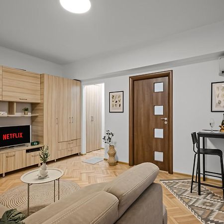 בוקרשט Earthy Escape - Central Apt With Balcony מראה חיצוני תמונה