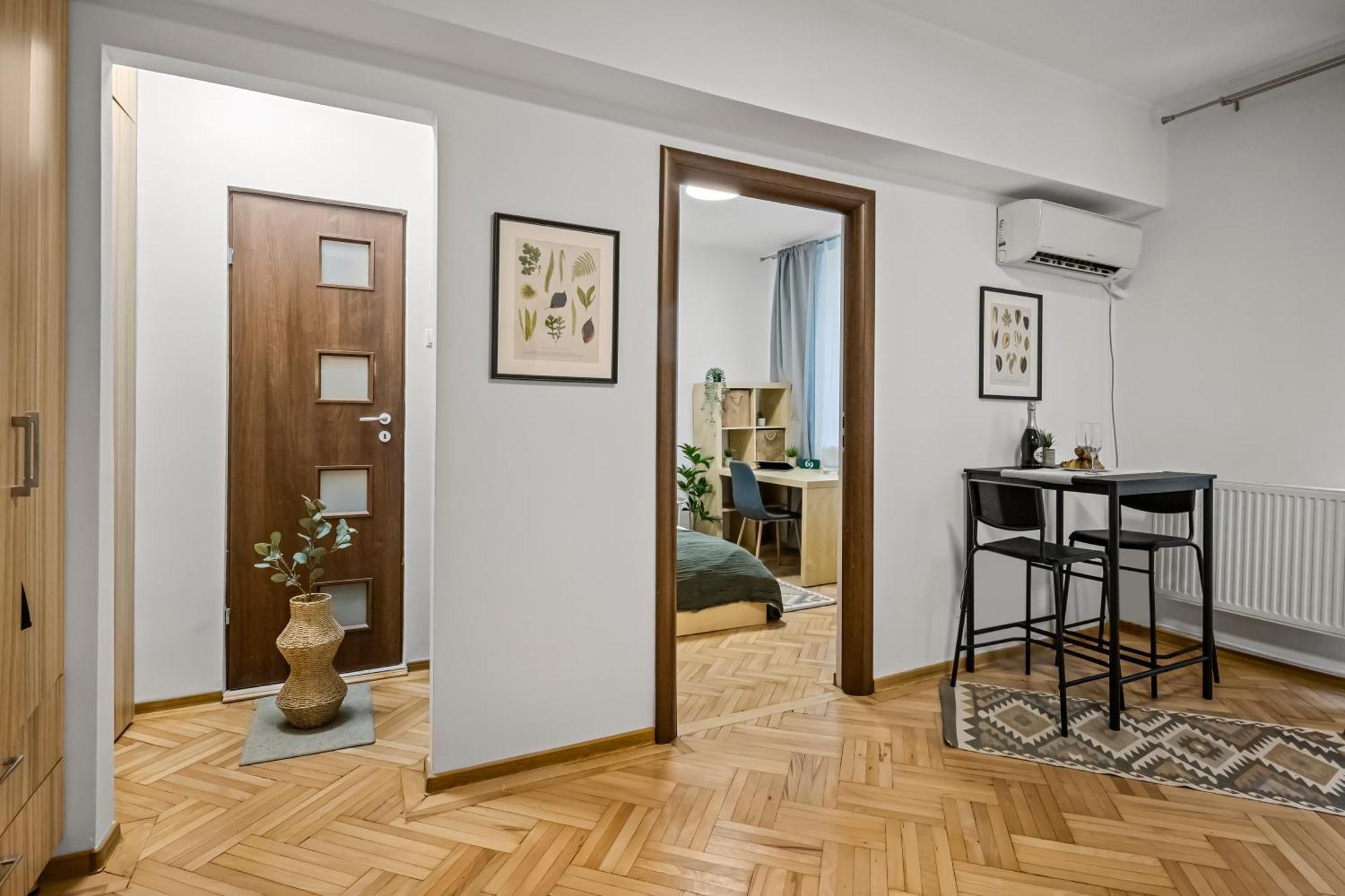 בוקרשט Earthy Escape - Central Apt With Balcony מראה חיצוני תמונה