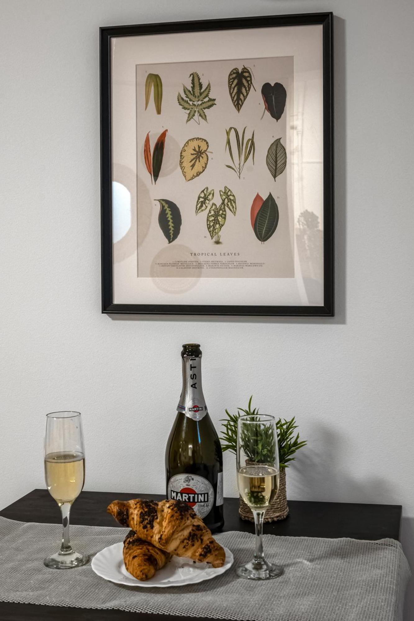 בוקרשט Earthy Escape - Central Apt With Balcony מראה חיצוני תמונה